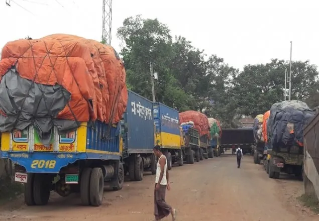 পরিবহন ধর্মঘটে বেনাপোল বন্দরে মালামাল খালাশ ও রফতানি বন্ধ 