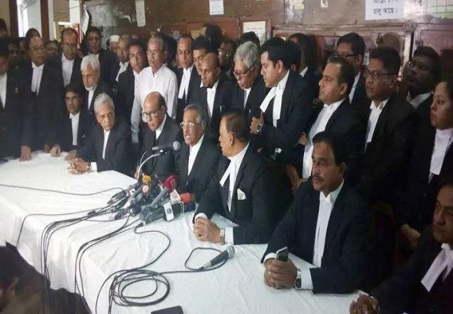খালেদার দণ্ড বৃদ্ধিতে আদালত বর্জনের ঘোষণা আইনজীবীদের