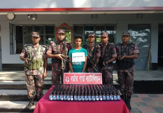 বেনাপোলে বিপুল পরিমান ফেন্সিডিলসহ পাচারকারী আটক