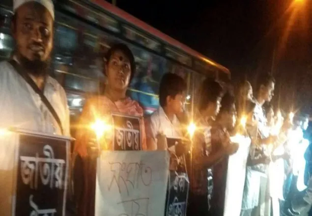 ভেতরে সংলাপ, বাইরে দাবি আদায়ের স্লোগান