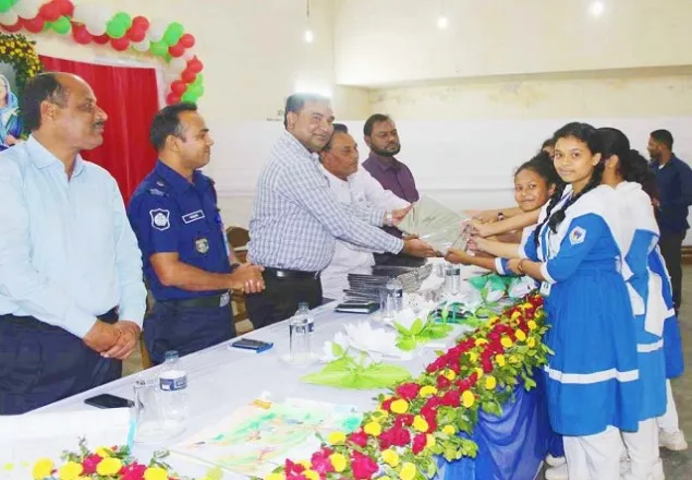 ঠাকুরগাঁওয়ে জাতীয় ফুল তৈরী ও সাংস্কৃতিক প্রতিযোগিতার পুরষ্কার বিতরণী অনুষ্ঠিত