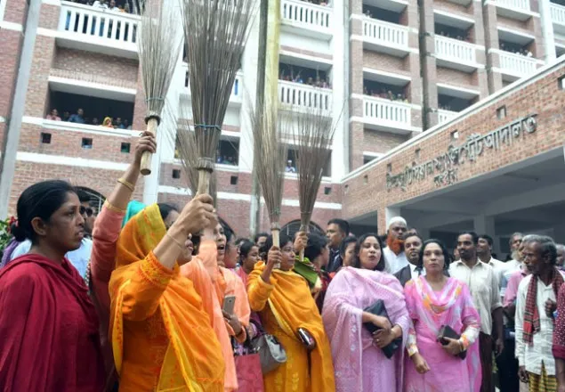 আদালতে হামলার বিচার চাইলেন ব্যারিস্টার মইনুল