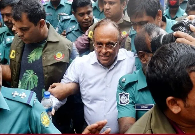আদালতে ব্যারিস্টার মইনুলকে ছাত্রলীগের চড়-থাপ্পড়