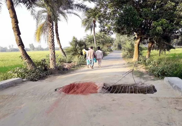 রাণীনগরে কালভার্ট ভেঙ্গে যোগাযোগ বিচ্ছিন্ন; দুর্ভোগে এলাকাবাসী