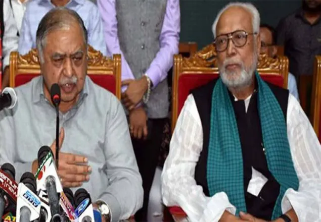 বঙ্গবীরকে জড়িয়ে ধরে আবেগে যা বললেন ড. কামাল
