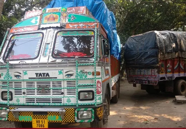 বেনাপোলে আমদানীকৃত পণ্য বোঝাই ২টি ভারতীয় ট্রাক জব্দ