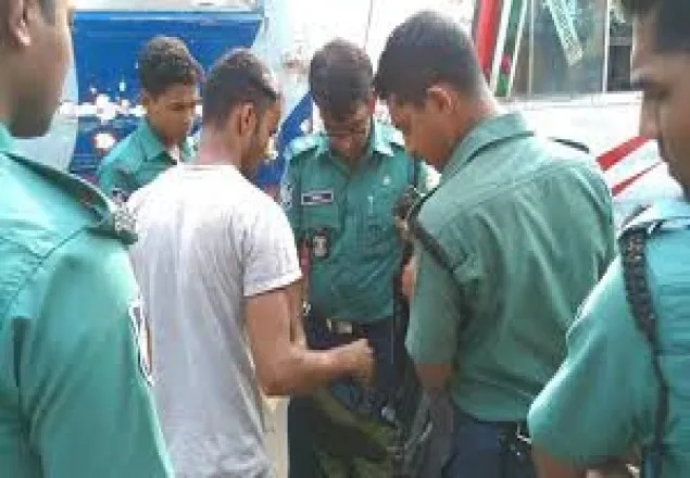 ঢাকায় প্রবেশে ব্যাপক তল্লাশি, যাত্রীদের দুর্ভোগ