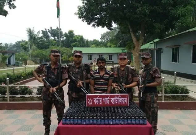বেনাপোলে ৩৪৯ বোতল ফেন্সিডিলসহ আটক ১