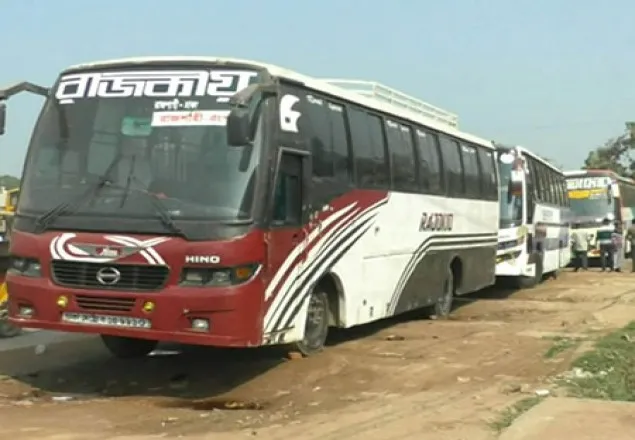 রাজশাহীর সঙ্গে সারা দেশের বাস যোগাযোগ বন্ধ