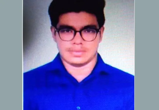 পরীক্ষা না দিয়েই মেধাতালিকায় স্থান, ভর্তি হতে এসে আটক
