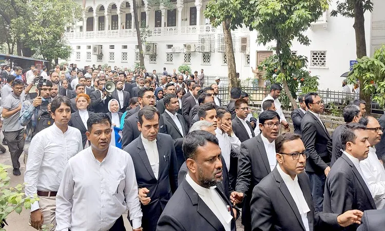 সুপ্রিম কোর্টে পাল্টাপাল্টি বিক্ষোভ,পুলিশ মোতায়েন