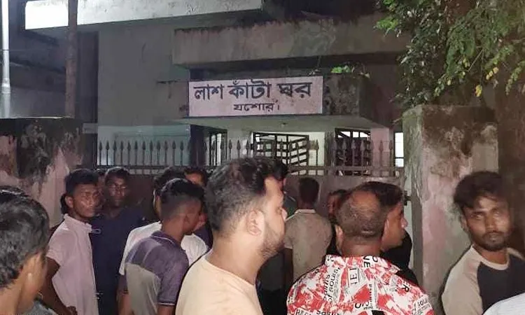 যশোরে বাসচাপায় একই পরিবারের ৫ জনসহ নিহত ৭