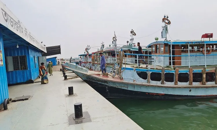 দৌলতদিয়া-পাটুরিয়া নৌ পথে লঞ্চ চলাচল বন্ধ