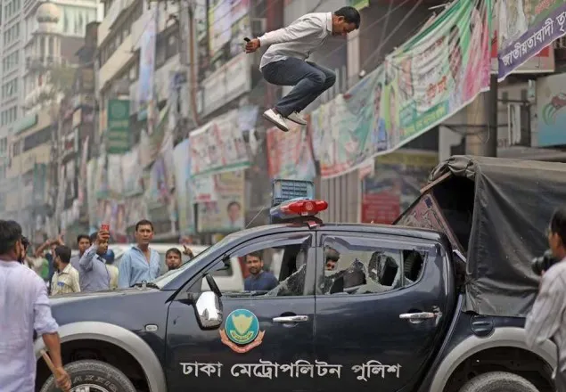 পল্টন সংঘর্ষের ঘটনায় ৩ মামলা, আটক ৫০