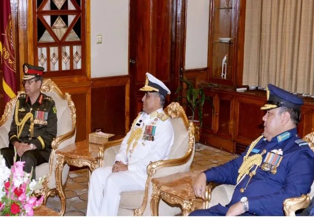 রাষ্ট্রপতির সঙ্গে তিন বাহিনী প্রধানের সাক্ষাৎ