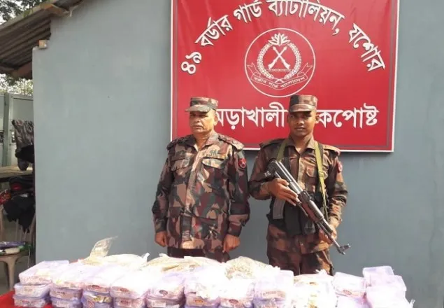 বেনাপোলে ৮ লক্ষ টাকার ইমেটিশন আটক