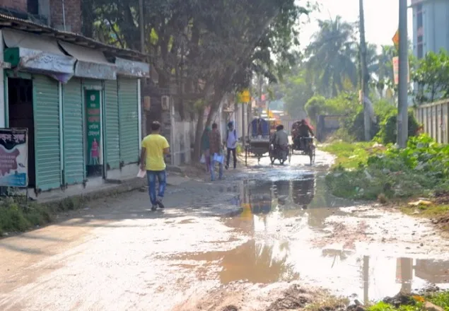 বগুড়া কামারগাড়ীর রাস্তায় চরম জনদূর্ভোগ 