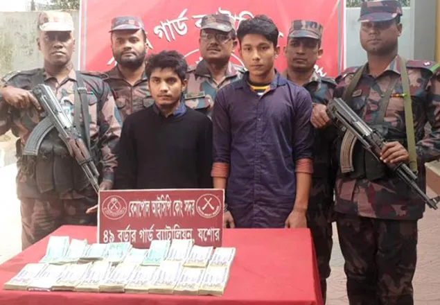 বেনাপোলে হুন্ডির ১৬ লাখ টাকাসহ মামা-ভাগ্নে আটক  