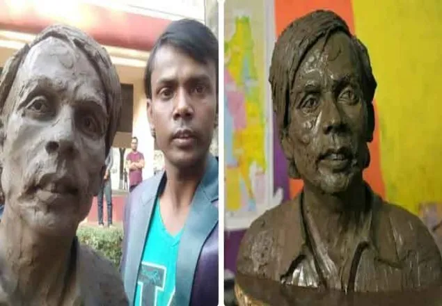 নিজের ভাস্কর্যের সামনে হিরো আলম