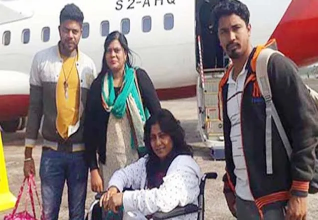 চিকিৎসা শেষে দেশে ফিরেছেন চামেলী