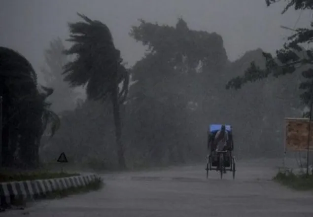 ঘূর্ণিঝড় ‘ফেথাই’র প্রভাবে আজও বৃষ্টির সম্ভাবনা