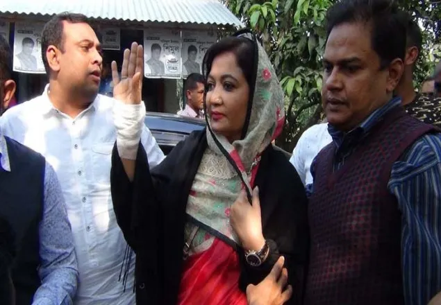 বিএনপির প্রার্থী সাবিনা ইয়াসমিনের ওপর ছাত্রলীগের হামলা