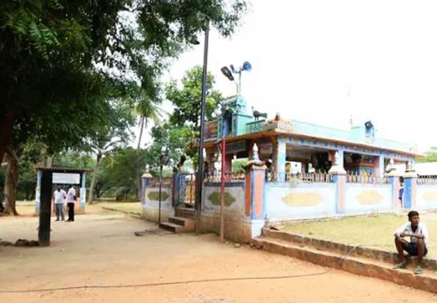 ট্রাস্টিকে সরাতে মন্দিরের প্রসাদে বিষ মেশায় সাধু