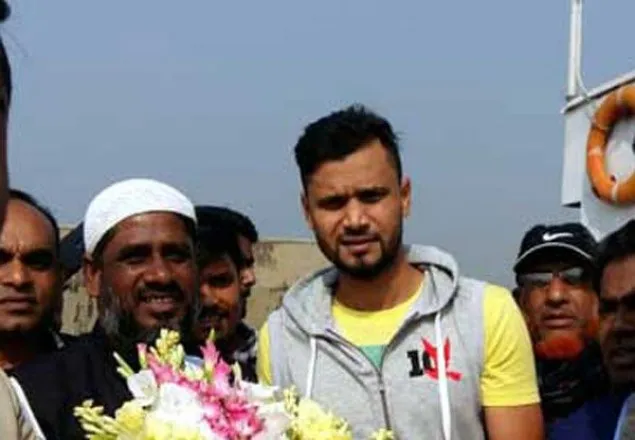 নড়াইলে পৌঁছেই নির্বাচনী প্রচারণায় মাশরাফি