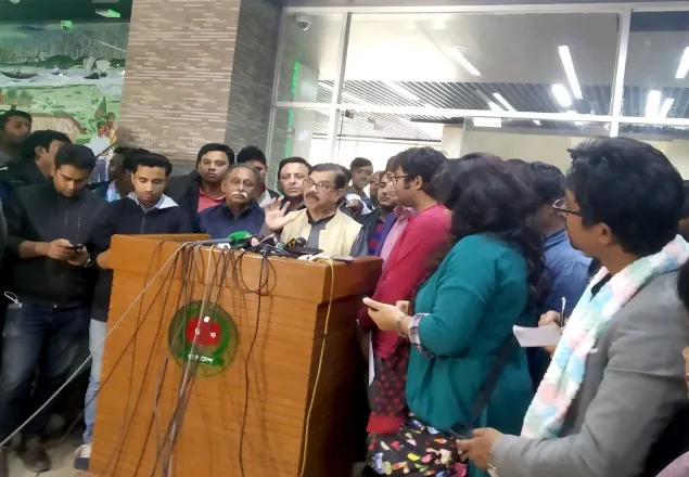 জনগণের ভোট ছিনিয়ে নেয়ার চেষ্টা করছে সরকার: মান্না