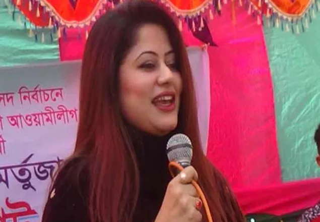 উন্নয়নের স্বার্থে আপনাদের জামাইকে জেতাতে হবে: মাশরাফির স্ত্রী