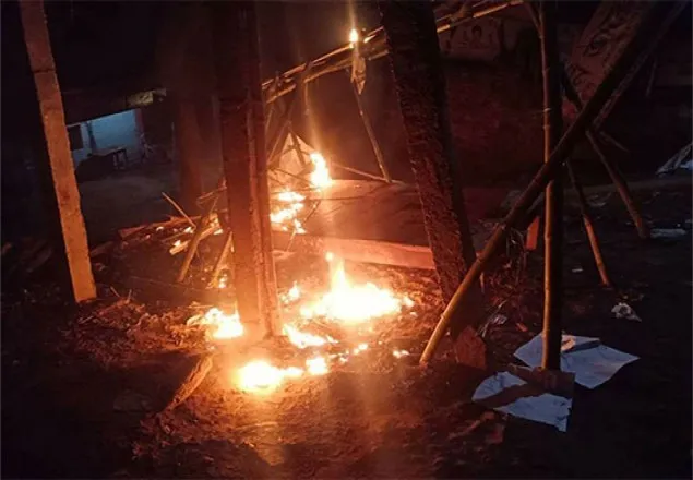 সাতক্ষীরায় আ’লীগের নির্বাচনী কার্যালয়ে অগ্নি সংযোগ