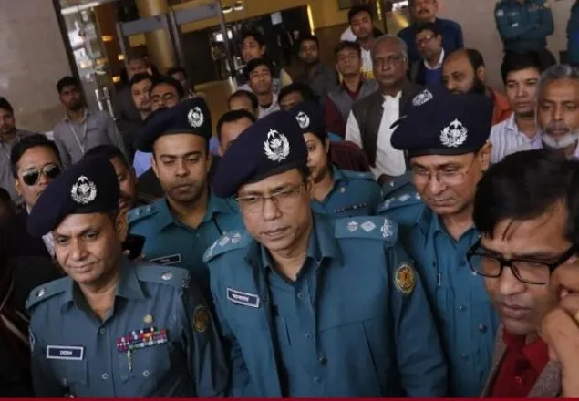 ড. কামালের সঙ্গে পুলিশের ঊর্ধ্বতন কর্মকর্তার সাক্ষাৎ 