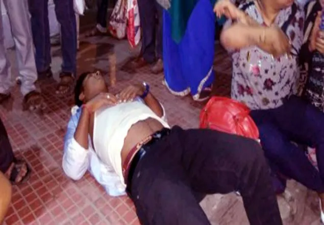 কলকাতায় মেট্রোরেলের আগুনে আহত ৫০ জন