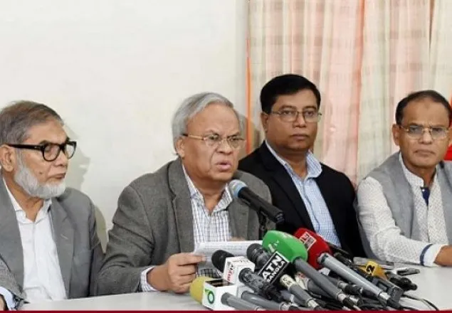 মাঠে নামিয়ে সেনাবাহিনীর হাত-পা বেঁধে রেখেছে: রিজভী 