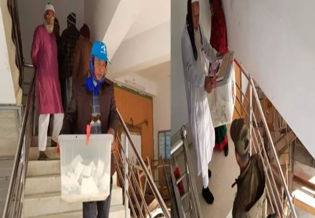 চট্টগ্রামে লালখানে ভরা ব্যালট বাক্স দিয়ে ভোট গ্রহণ শুরু