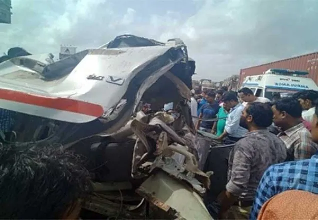 ভারতে সড়ক দুর্ঘটনায় এক পরিবারের ১০ সদস্য নিহত