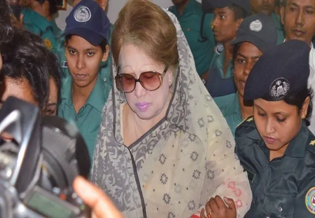 নাইকো মামলায় হাজিরা দিতে আদালতে খালেদা জিয়া