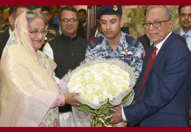 শেখ হাসিনাকে ফুল দিয়ে শুভেচ্ছা জানাল রাষ্ট্রপতি