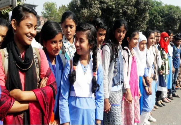 মাশরাফিকে মন্ত্রী করার দাবিতে নড়াইলে মানববন্ধন