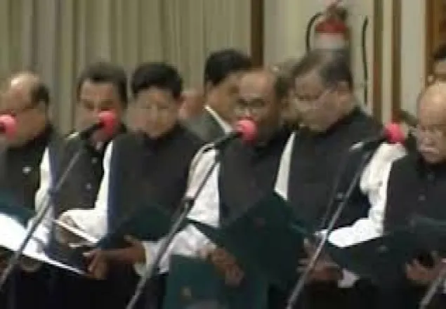 শপথ নিলেন নতুন মন্ত্রিসভার সদস্যরা