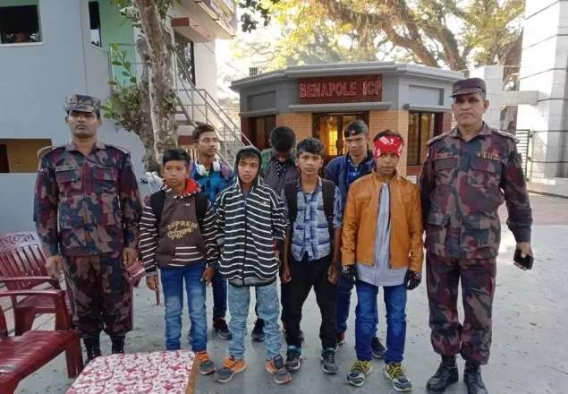 ভারতে পাচার ৭ কিশোরকে বেনাপোলে হস্তান্তর