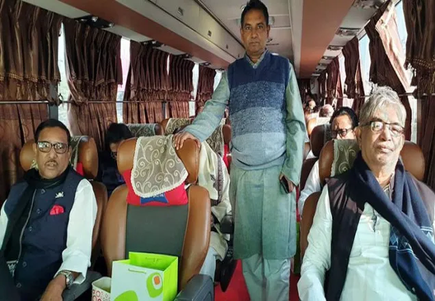 বাসে টুঙ্গিপাড়া যাচ্ছেন মন্ত্রীরা