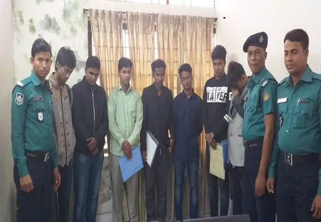 সাক্ষাৎকার দিতে এসে ৭ শিক্ষার্থী আটক 