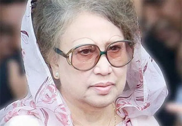 খালেদাকে আদালতে হাজির করতে প্রোডাকশন ওয়ারেন্ট