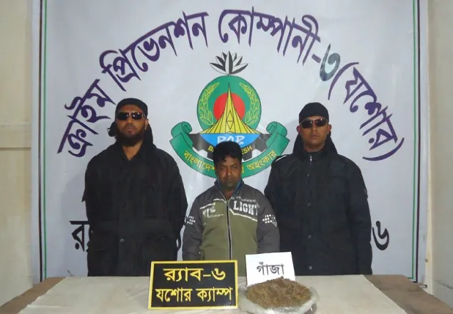 যশোরে গাঁজাসহ মাদক ব্যবসায়ী আটক