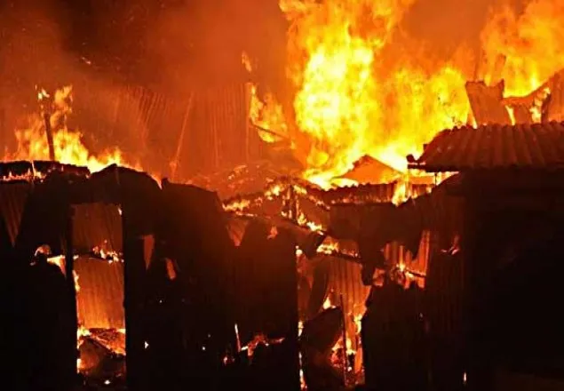 ভোলায় অগ্নিকাণ্ডে অর্ধশত প্রতিষ্ঠান পুড়ে ছাই