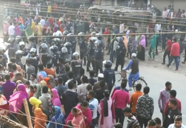 সাভারে শ্রমিক অসন্তোষ, অর্ধশতাধিক কারখানা বন্ধ