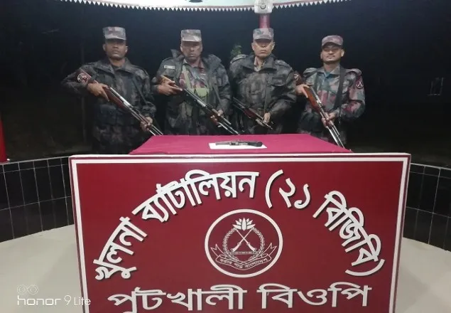 বেনাপোল সীমান্ত থেকে ভারতীয় পিস্তল উদ্ধার