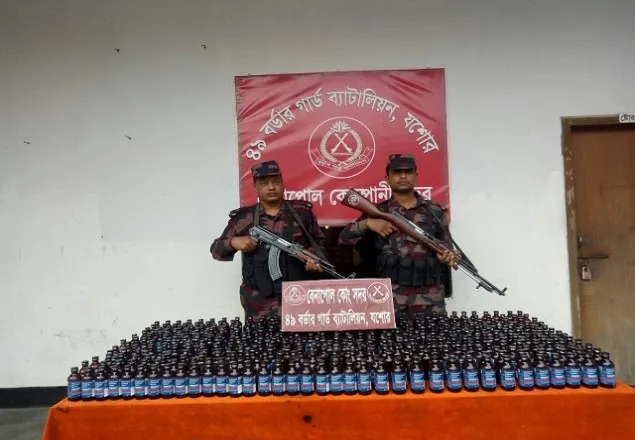 বেনাপোলে অভিযানে ১০১৪ বোতল ফেনসিডিল উদ্ধার