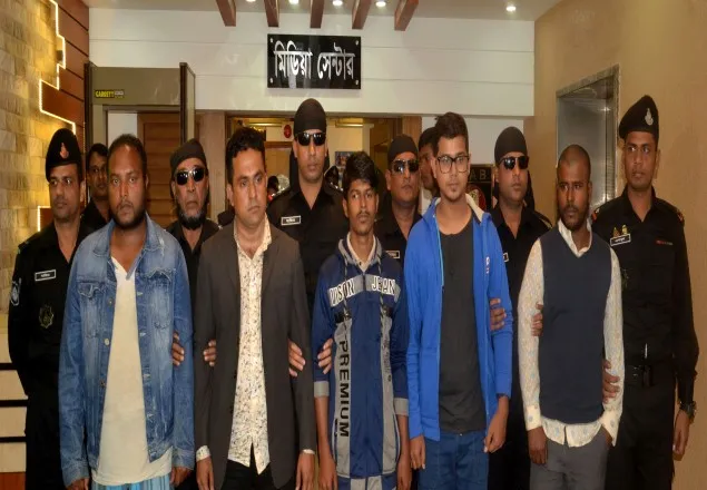 ভূয়া নামে একাউন্ট ব্যবহারে ৫ সাইবার অপরাধী গ্রেফতার 